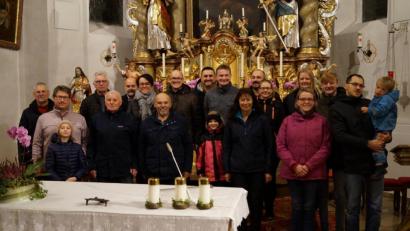 Bild: soj
Die Waldecker besichtigten mit Mitgliedern der Kirchenverwaltung und des Pfarrgemeinderats der Pfarrei Sankt Ägidius auch die Ebnather Pfarrkirche.
