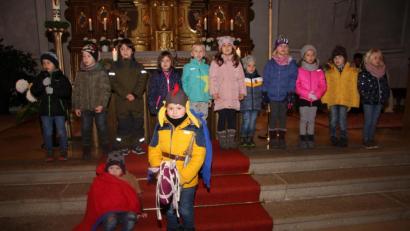 Bild: wro
An den Altarstufen wurde die Legende von St. Martin nacherzählt.