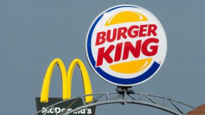 Archivbild: Peter Kneffel/dpa
McDonald's und Burger King setzen zunehmend auf fleischlose Alternativen.