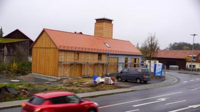 Bild: bkr
Die Kostenspirale dreht auch bei den Maßnahmen am Alten Feuerwehrhaus in Kulmain.