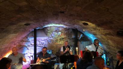 Bild: ilt
"Jack's Heroes" aus Amberg gestalten den irischen Abend in dem historischen Gewölbekeller im Nußsteinhaus.