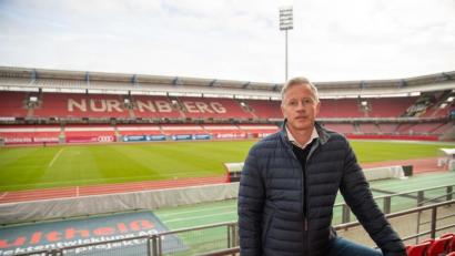 Bild: Daniel Karmann/dpa
Er ist der neue auf der Trainerbank beim 1. FC Nürnberg: Jens Keller beerbt Ex-Coach Damir Canadi. Am Mittwoch hat der Club den 48-Jährigen offiziell vorgestellt.