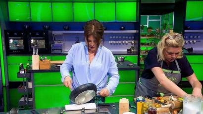 Bild: SAT.1
Maria Frank (rechts) mit ihrer Teamchefin Maria Groß in der TV-Küche. Die Pullenreutherin ist im Halbfinale von "The Taste" - zu sehen am Mittwoch, 20. November, um 20.15 Uhr in Sat.1.