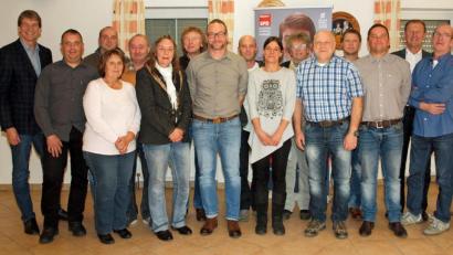 Bild: sön
Die Marktgemeinderatskandidaten des SPD Schmidmühlen mit Landratskandidat Michael Rischke (links), Ortsvorsitzender Steffanie Krethlow (Sechste von links) und Bezirksrat Richard Gaßner (Zweiter von rechts).