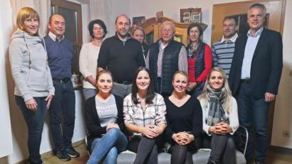 Bild: nm
Die Frauen sind stark vertreten bei der Spitze der TSV-Sparte Ski. Neue Leiterin ist Laura Frenzel (sitzend, Zweite von rechts).