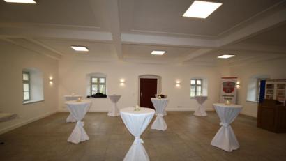 Bild: bjp
Jasager willkommen, glückliche "Memories" (Erinnerungen) garantiert: Ab sofort ist der Seminarraum im Jugendhaus Meierhof ("Memory") als Trauungszimmer des Standesamts Pressath gewidmet.