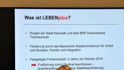 Bild: stg
Quartiersmanagerin Stefanie Baier informierte in der jüngsten Sitzung des Kemnather Stadtrates über das Projekt „Leben plus“.