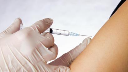 Bild: © sharryfoto – stock.adobe.com
Der Bundestag hat die Impfpflicht bei Masern für Kinder und Mitarbeiter in Kitas beschlossen.