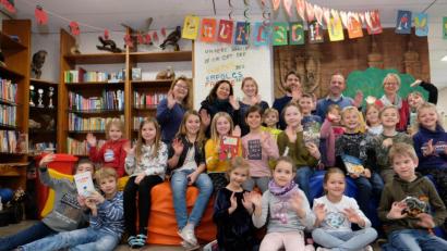 Bild: do
In der Grundschule am Rauhen Kulm begeistern beim bundesweiten Vorlesetag fünf Vorlesepaten aus den Reihen des Elternbeirats die Buben und Mädchen.