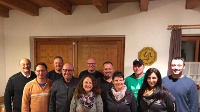 Bild: u
Die Krickelsdorfer KLB-Mitglieder wählen einen neuen Vorstand (von links): Josef Wittmann, KLB-Kreisvorsitzender Helmut Wedel, Roland Siegler, Vorsitzender Josef Neuberger, Vorsitzende Claudia Wiesmeth, Bernhard Wiesmeth, Christian Kellner, Martina Neuberger, Günter Ries, Heidi Ries und Wolfgang Siegler.