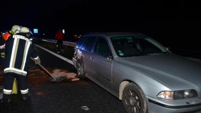 Bild: dob
Weil der BMW-Fahrer einen Anhänger verlor, kam es am Freitagmorgen zu einem Unfall auf der Autobahn A 6, kurz nach der Anschlussstelle Pleystein, in Fahrtrichtung Vohenstrauß.