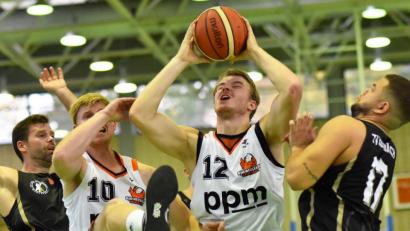 Bild: af
Jonas Meißner fehlte der DJK in Chemnitz spürbar. Neustadts Center (am Ball) ist gegen Jena wohl wieder dabei.