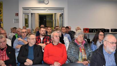 Bild: rgr
Die Bürgerversammlung lockt zahlreiche Besucher in die Aula der Grafenwöhrer Grund- und Mittelschule.