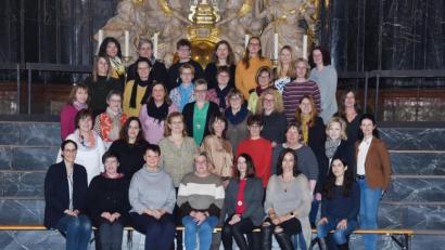 Bild: Geli&#039;s Fotostudio
Die einstigen Realschülerinnen des Jahrgangs 1972/73 in der Basilika.