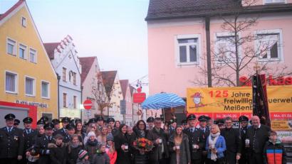 Bild: Rückerl, Lena
Bürgermeister Martin Birner sagte der Feuerwehr Meißenberg zu, die Schirmherrschaft für das Fest zu übernehmen.