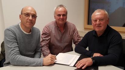 Bild: Christopher Dotzler
Ewald Meier, Josef Piehler und Josef Mutzbauer werben dafür, dass der Rathauschef seiner Arbeit künftig hauptamtlich nachgehen darf. Ihre Sichtweise stellten sie bei einem Gespräch in der Redaktion Nabburg dar.