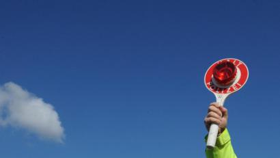 Symbolbild: Patrick Seeger/dpa 
Zwei 15-jährige Mädchen aus dem Kreis Regensburg waren seit Tagen vermisst. Die Polizei hat sie in Plauen entdeckt.