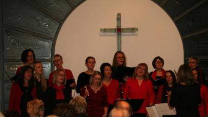 Bild: fpoz
Der Gospelchor „Just for Joy“ bei seinem Auftritt in Waldershof.