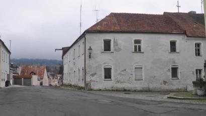 Bild: ws
Im Jahresantrag für die Städtebauförderung findet sich auch die Sanierung des Anwesens an der Bischof-Senestrey-Straße 14. Dort könnten einmal auch Studenten untergebracht werden.