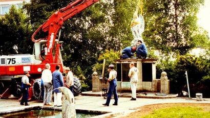 Bild: sh
Auf Antrag der Krieger- und Soldatenkameradschaft und unterstützt von der Schnaittenbacher Bevölkerung wurde vor 35 Jahren der "Michl" wieder auf das Kriegerdenkmal gesetzt.