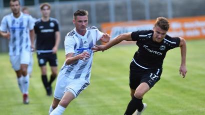 Bild: A. Schwarzmeier
Josef Rodler (links, Szene aus der Partie gegen den TSV Bogen) traf beim 11:1-Sieg gegen den ASV Burglengenfeld dreifach.