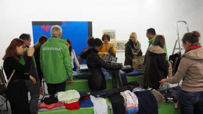 Bild: Bühner
Großes Interesse haben die Besucher an der sechsten Kleidertauschparty von Greenpeace Weiden.