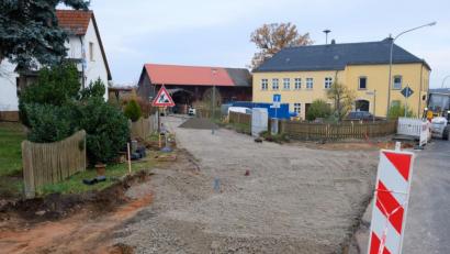 Bild: do
An allen Ecken und Enden wird in Tremmersdorf kräftig investiert. Auch die Sanierung der Milchgasse gehört zum Tiefbauprogramm der Gemeinde Speinshart.