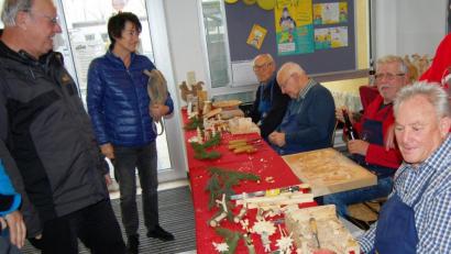 Bild: sm
Große Nachfrage herrscht am Sonntag beim Hobby-Handwerkermarkt der Gemeinde in den Gängen der Grundschule.