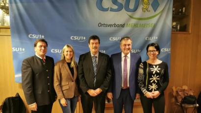 Bild: exb
Stellvertretender Vorsitzender des CSU-Kreisvebandes Franc Dierl (von links), MdB Silke Launert, Bürgermeisterkandidat Günther Daubner, Landratskandidat der CSU Klaus Bauer, stellvertretende Vorsitzende des CSU-Kreisverbandes Petra Preisinger.