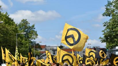 Archivbild: Paul Zinken/dpa
So sieht das Symbol der Identitären Bewegung aus. Immer öfter ist das Zeichen auch im Raum Amberg-Sulzbach zu sehen.
