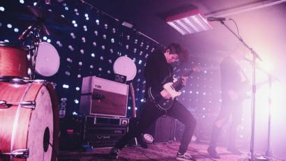 Bild: exb/Simmerl
"Van Holzen" in der "Sünde 2017". Im November kehrt das Trio mit neuem Album nach Weiden zurück.