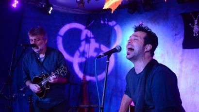 Bild: Kunz
Markus Rill (rechts) und Robert Hasleder spielen Folk und Country.