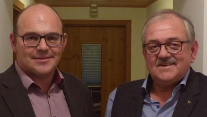Bild: br
Die Würfel sind gefallen: Gerhard Löckler wird kein viertes Mal für das Bürgermeisteramt kandidieren. Statt ihm will sich für die UWG Johannes Schmid (links) um den Chefsessel im Schlammersdorfer Rathaus bewerben. Nominierungsversammlung ist im Januar.