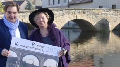 Bild: exb
Die Markgrafenbrücke in Lorenzreuth kann auf eine über 250-jährige Geschichte zurückblicken. Diese und elf weitere Überwege sind in der neuesten Ausgabe der „Rawetzer Kalendergeschichte(n)“, die Mary Möller-Hartung und Sebastian Macht vorstellten, enthalten.