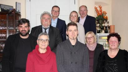 Bild: kro
Das Vorstandsteam der Tirschenreuther Inforunde (von links): Stefan Meyer, Doris Rösch, 2. Bürgermeister Peter Gold, Helmut Wolfrum, Vorsitzender Marcus Fürst, Amelie Jäger, Harald Krapf, Rita Krapf und Liselotte Kulzer.