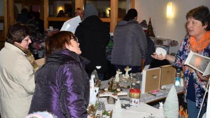Bild: fjo (Archiv)
Handwerkliches und Dekoratives steht beim Waidhauser Adventsmarkt am 1. Adventssonntag ganz oben auf der Liste der Fieranten und Marktstände.
