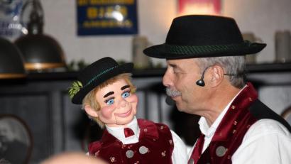 Bild: ads
Beim Boarischen Gaudi-Dinner sorgten Bauchredner Jackl Aurer und Lausbub Luggi für viele Lacher.