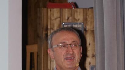 Bild: nib
Josef Schleicher beschäftigte sich in seiner Diplomarbeit mit der Baugeschichte der mittleren Oberpfalz und hatte auch zu den Häusern in Wolfring viel interessante Informationen zusammen getragen.