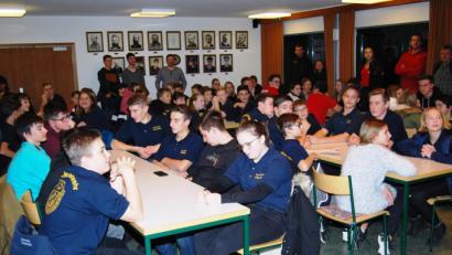 Bild: dob
Aus allen Ortsteilwehren der Großgemeinde Vohenstrauß nahmen Nachwuchskräfte, unter Leitung von Kreisbrandmeister Christian Demleitner, am diesjährigen Wissenstest teil.