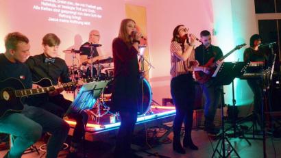 Bild: Kunz
Die Gruppe "Unique Concept" gestaltet das "Worshop"-Festival bei den Siebenten-Tags-Adventisten.