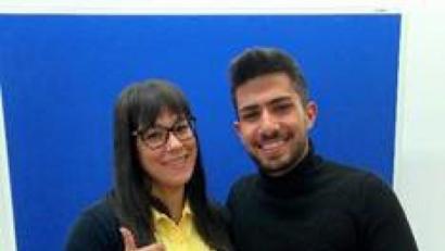 Bild: exb/Regierung der Oberpfalz
Die neue Bezirksschülersprecherin für die Beruflichen Schulen in der Oberpfalz, Elisabeth Gmeiner (rechts), und ihr Stellvertreter, Pachew Kader (links).