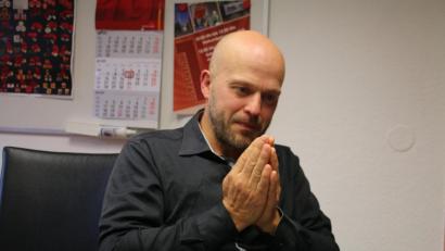 Bild: jrh
Der Píseker Oberpfälzer Petr Arnican blickt auf beide Seiten der Grenze.