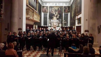 Bild: Coro Maddalena
Gemeinschaftschor im Dom zu Desenzano del Garda.