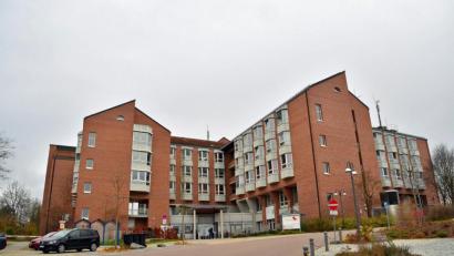 Bild: ANDREAS ROYER
Was den Bürgern ihre Krankenhäuser (im Bild das St.-Anna-Krankenhaus in Sulzbach-Rosenberg) bedeuten, belegen 5200 Unterschriften für den Erhalt der Land-Kliniken alleine aus dem Kreis Amberg-Sulzbach.