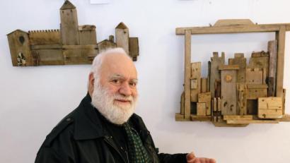 Bild: do
"Ich will Materialien, die andere Menschen wegwerfen, ihre Schönheit zurückgeben", sagt Roberto Cipollone beim Ausstellungsrundgang.