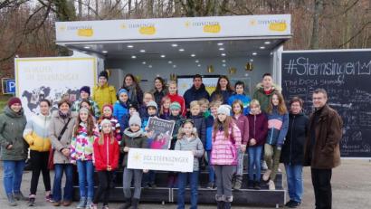 Bild: jp
Die Kastler Kinder und Jugendlichen freuten sich über den Besuch des Sternsinger-Mobils des Pfarrverbands Kastl-Ursensollen-Illschwang.