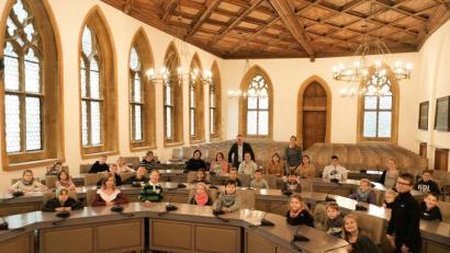 Bild: Sibylle Sandner/exb
Erst Stadtrat spielen im Rathaus, dann zum Geocaching ins LGS-Gelände