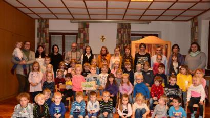 Bild: bey
Der Kindergarten St. Elisabeth spendet der Kinderkrebshilfe Oberpfalz Region Nord 700 Euro.