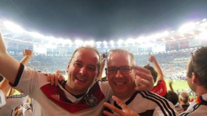 Bild: exb
Völlig außer Rand und Band: Die Deutschland-Fans Stefan Sailer (links) und André Heindl beim Triumph in Rio 2014. Mittlerweile ist die Begeisterung etwas abgekühlt.