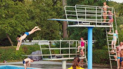 Bild: sön
Noch ein Jahr können die Gäste im Riedener Freibad den Sprungtum nutzen. Im neuen Bad wird es ihn nicht mehr geben.